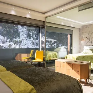 https://the-mirror-luxury-apartments-3-4-en-tarter.andorra-la-vella-hotels.net